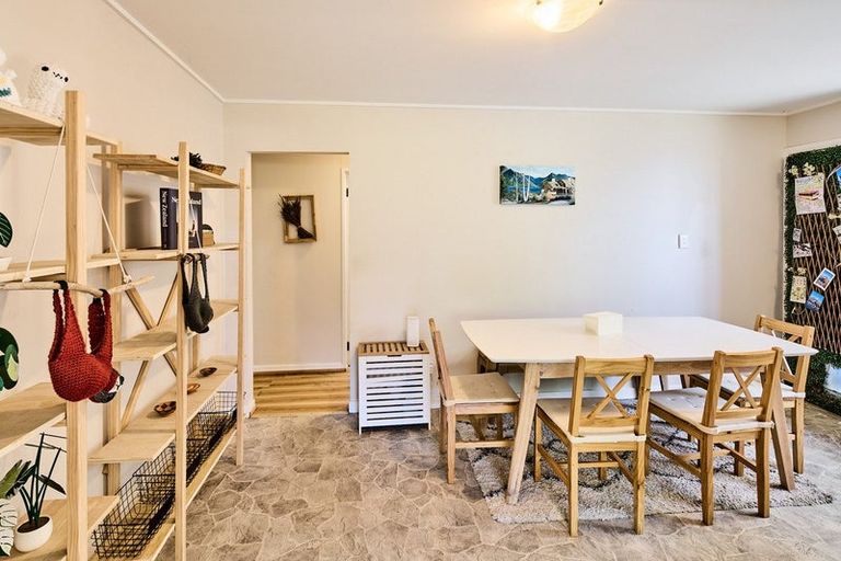 Photo of property in 1/102 Sutherland Road, Melrose, Wellington, 6023