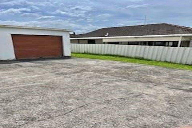 Photo of property in 46 Butterworth Drive, Glendene, Auckland, 0602