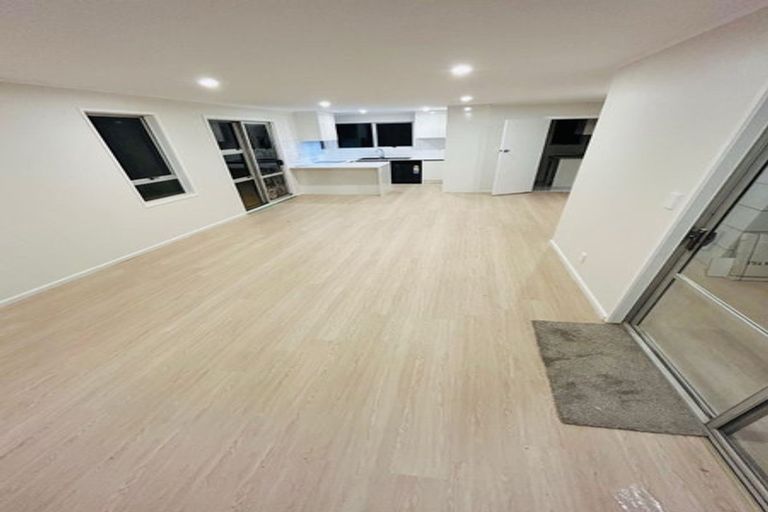 Photo of property in 30 Becker Drive, Weymouth, Auckland, 2103