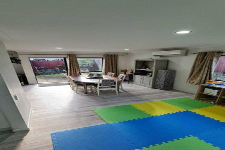 Photo of property in 6 Thornbury Crescent, East Tamaki Heights, Auckland, 2016