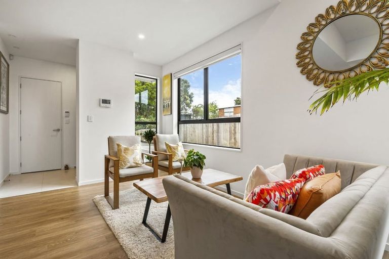 Photo of property in 61a Knights Road, Rothesay Bay, Auckland, 0630