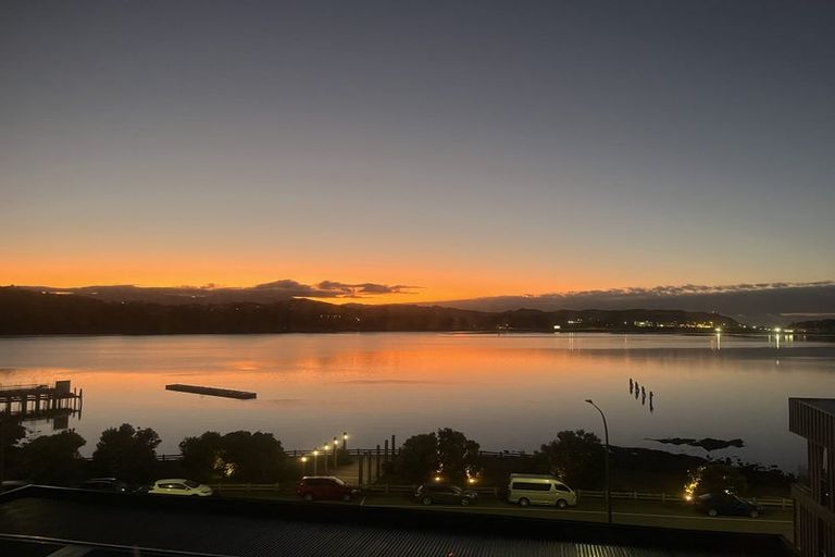 Photo of property in Patent 326 Apartments, 503s/326 Evans Bay Parade, Hataitai, Wellington, 6021