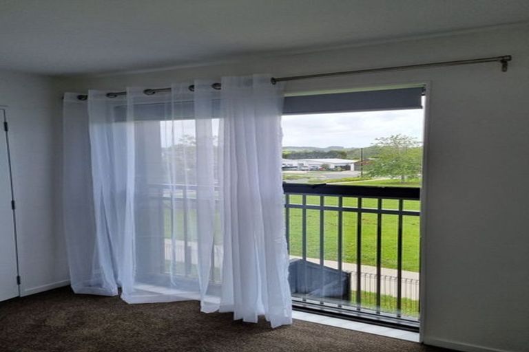 Photo of property in 4/3 Walsh Road, Wainui, 0932