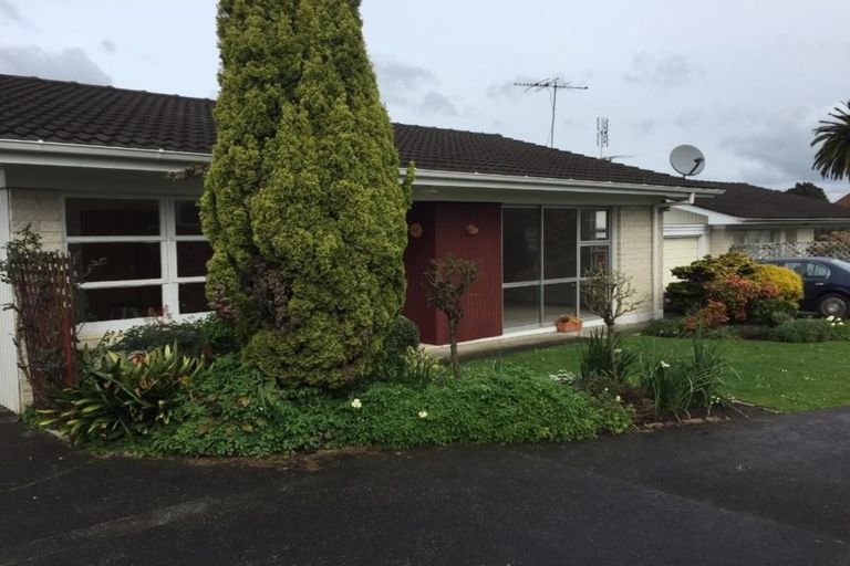 Photo of property in 2/66 Great South Road, Papakura, 2110