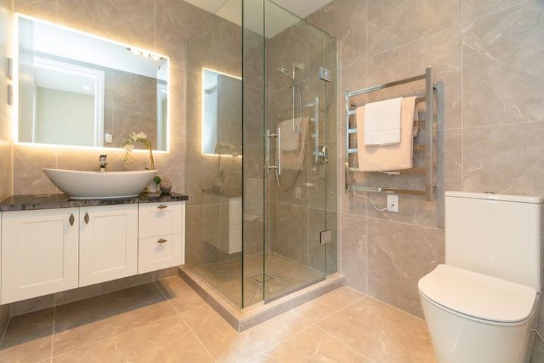 Photo of property in 32 Maka Terrace, Orewa, 0931