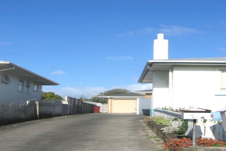 Photo of property in 12a Somerset Crescent, Highbury, Palmerston North, 4412