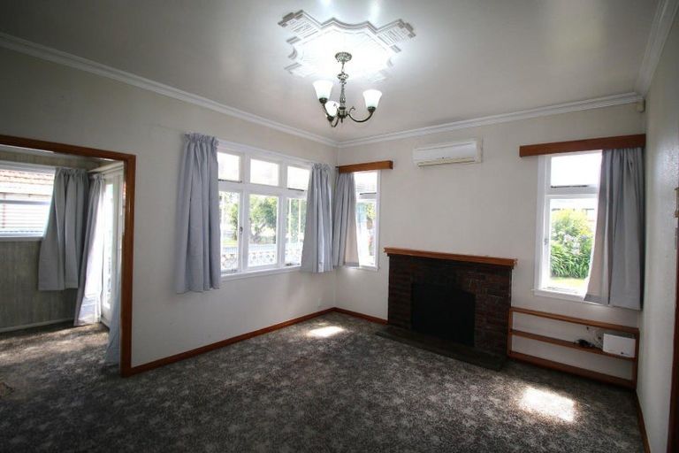 Photo of property in 34 Botanical Road, Takaro, Palmerston North, 4412