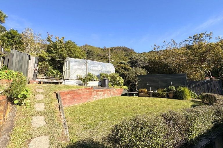 Photo of property in 1 Holmes Grove, Naenae, Lower Hutt, 5011