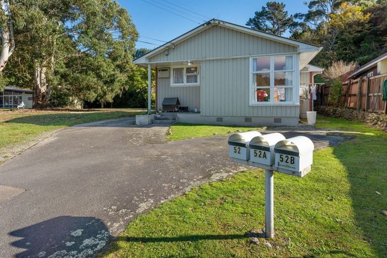 Photo of property in 52 Pinehaven Road, Pinehaven, Upper Hutt, 5019