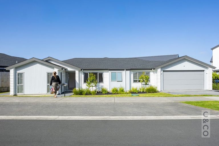 Photo of property in 54 Vinistra Road, Kumeu, 0810