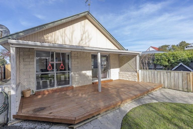 Photo of property in 24 Woodend Road, Woodend, 7610