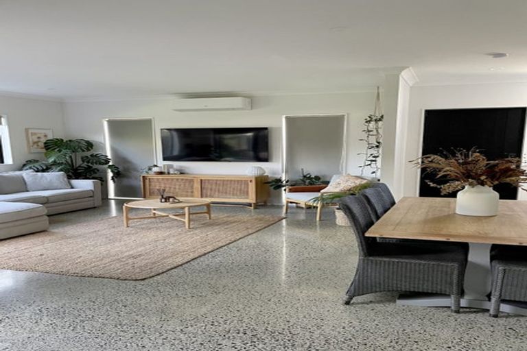 Photo of property in 118a Kervil Avenue, Te Atatu Peninsula, Auckland, 0610