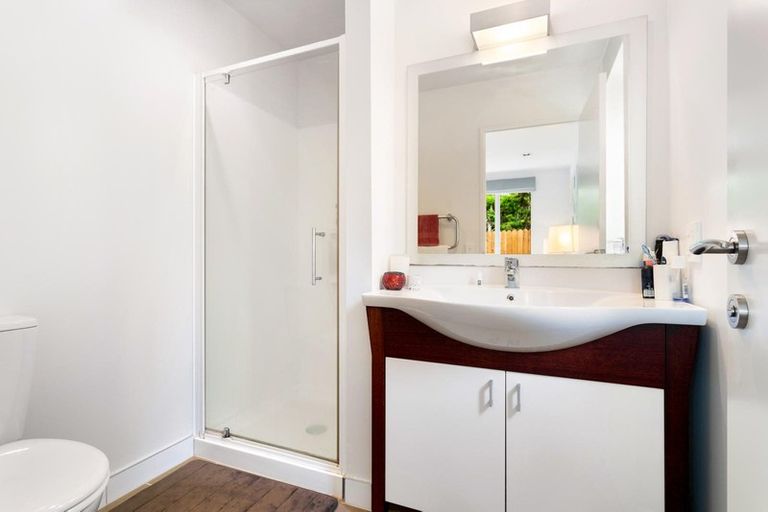 Photo of property in 16b Neil Avenue, Te Atatu Peninsula, Auckland, 0610