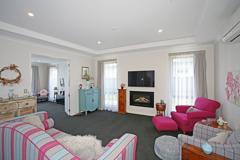 Photo of property in 18 Pistacia Place, Hornby, Christchurch, 8025