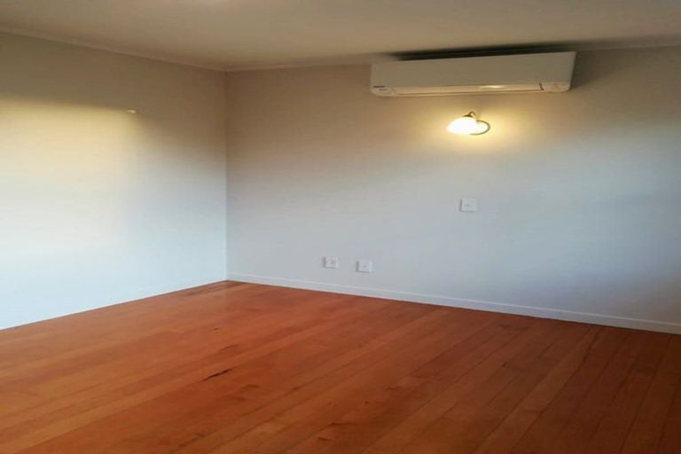 Photo of property in 2a Waller Avenue, Bucklands Beach, Auckland, 2012
