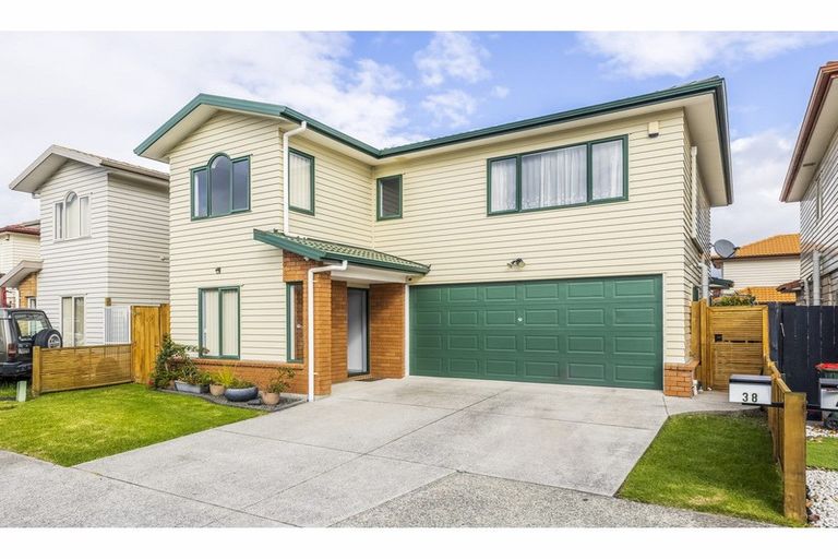 Photo of property in 38 Maypark Crescent, Flat Bush, Auckland, 2016