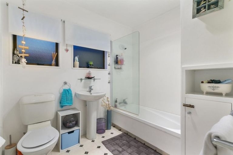 Photo of property in 52c Langstone Street, Welcome Bay, Tauranga, 3112