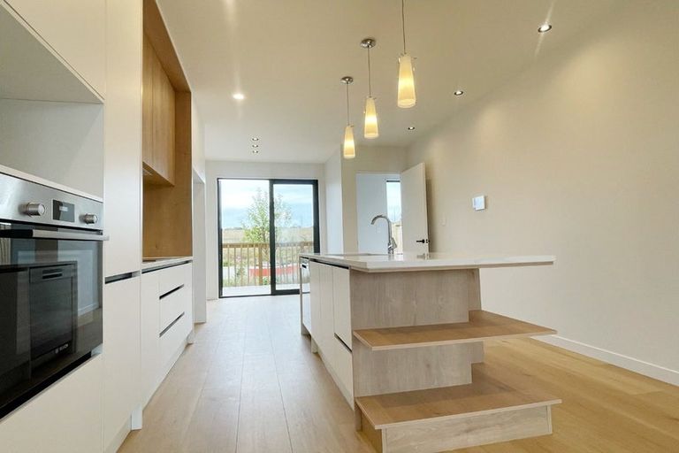 Photo of property in 3 Heketara Way, Massey, 0614