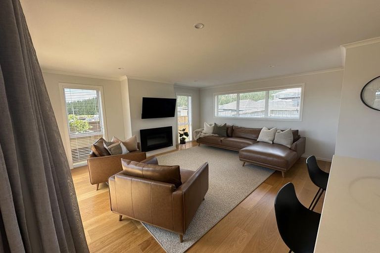 Photo of property in 8 Roundhouse Close, Whitby, Porirua, 5024