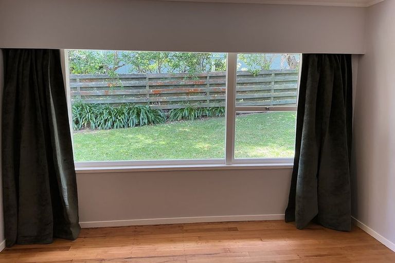 Photo of property in 2/30 Sunnynook Road, Sunnynook, Auckland, 0620