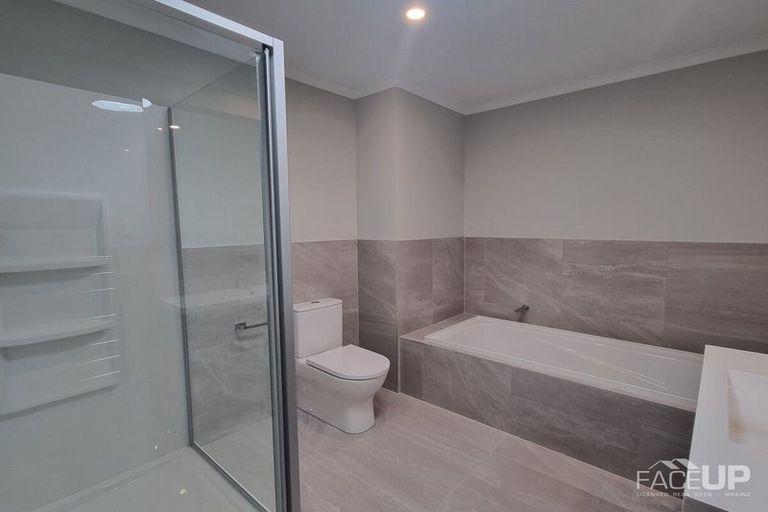 Photo of property in 2/1 Ko Roa Lane, Hobsonville, Auckland, 0616