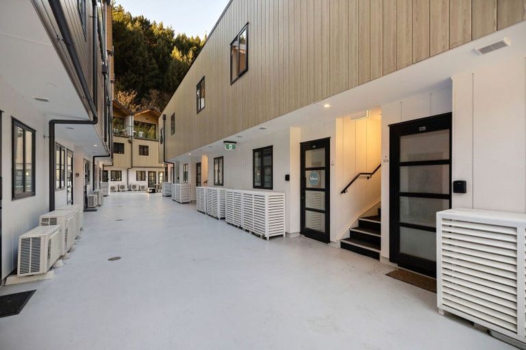 Photo of property in The Alex Apartments, 31/135a Hallenstein Street, Queenstown, 9300