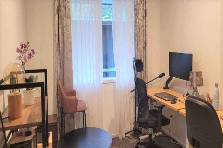 Photo of property in 19 Mooring Close, Whitby, Porirua, 5024