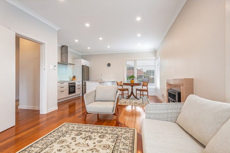 Photo of property in 9 Milverton Avenue, Hokowhitu, Palmerston North, 4410