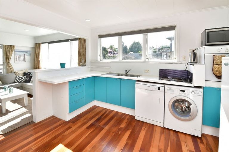 Photo of property in 4a Kathy Terrace, Stanmore Bay, Whangaparaoa, 0932