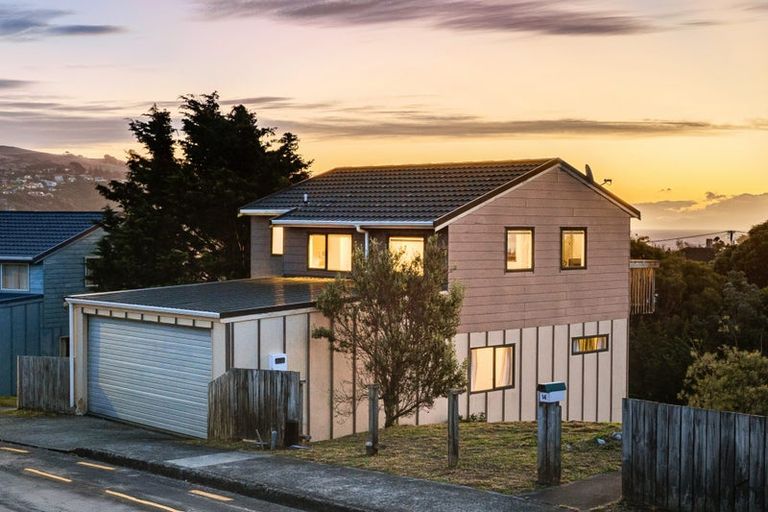 Photo of property in 16 Morere Street, Titahi Bay, Porirua, 5022
