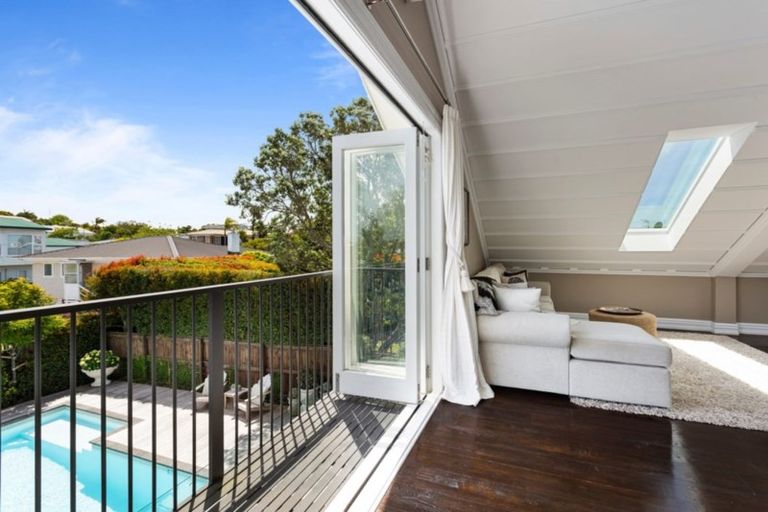 Photo of property in 9 Tui Glen Road, Birkenhead, Auckland, 0626