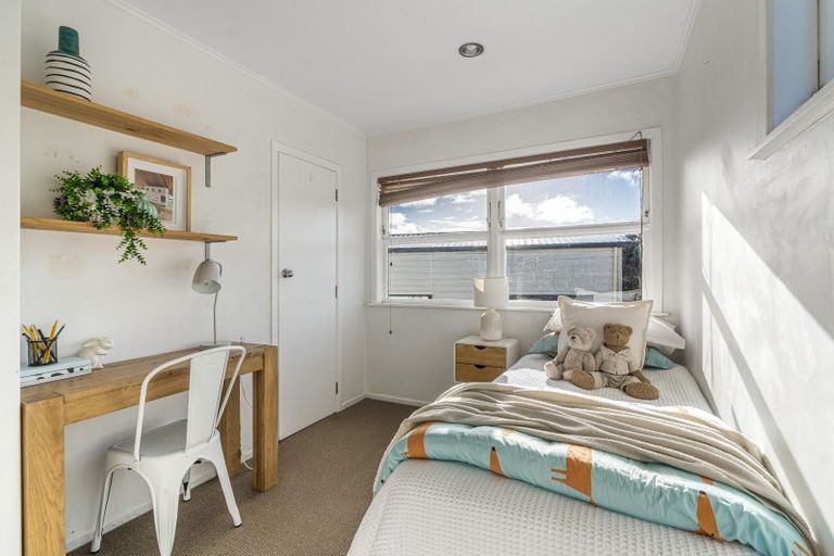 Photo of property in 115 Stanley Road, Glenfield, Auckland, 0629