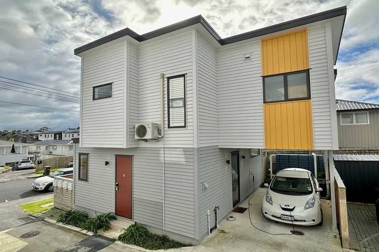 Photo of property in 1/4 Edgerton Road, Te Atatu Peninsula, Auckland, 0610