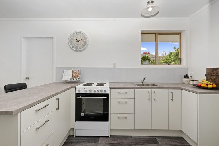 Photo of property in 120 Woodglen Road, Glen Eden, Auckland, 0602