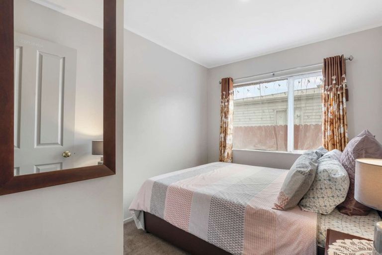 Photo of property in 98a Manuroa Road, Takanini, 2112