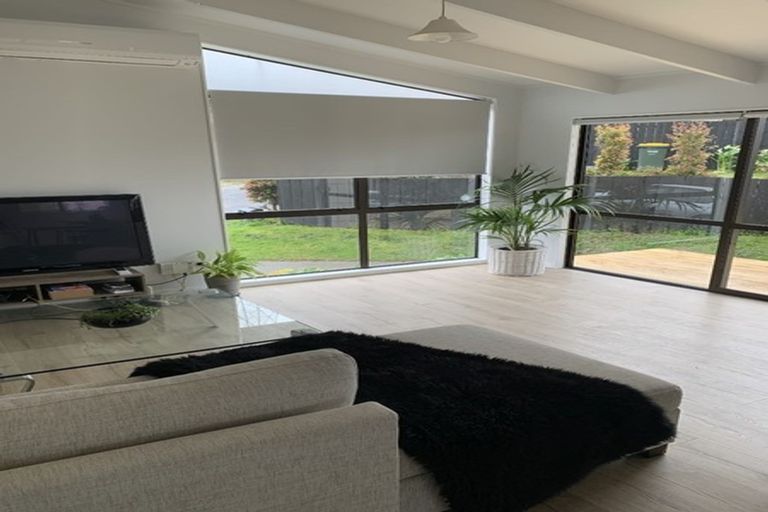 Photo of property in 5 Frosses Place, Massey, Auckland, 0614