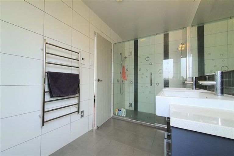 Photo of property in 64 Oakway Drive, Schnapper Rock, Auckland, 0632