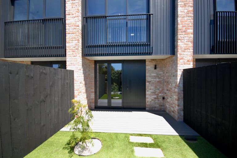 Photo of property in 3/139 Tirimoana Road, Te Atatu South, Auckland, 0602
