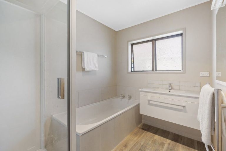Photo of property in 7 Kathleen Place, Rainbow Point, Taupo, 3330