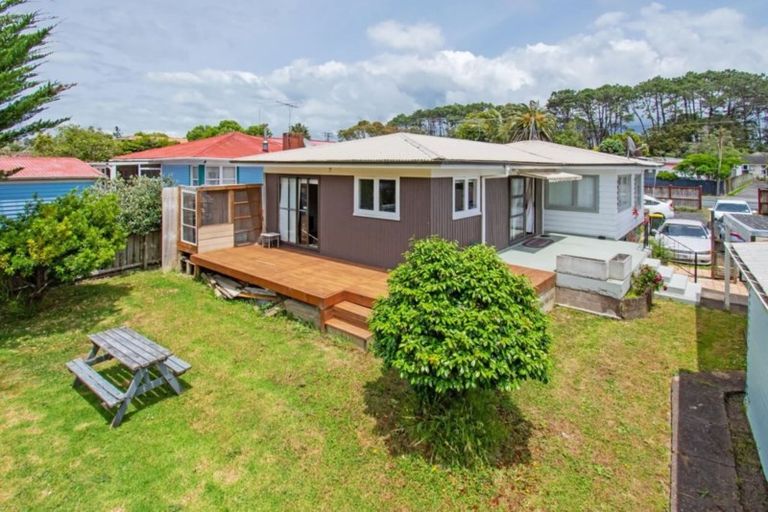 Photo of property in 120 Portage Road, New Lynn, Auckland, 0600