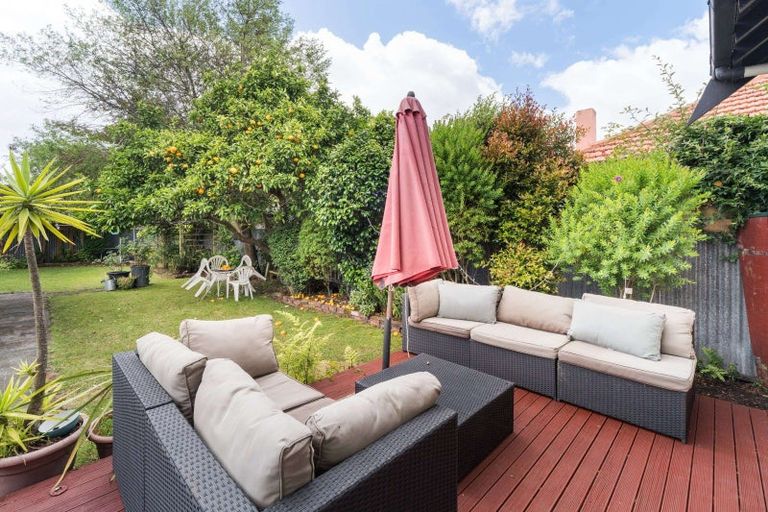 Photo of property in 61 Victoria Avenue, Palmerston North, 4410