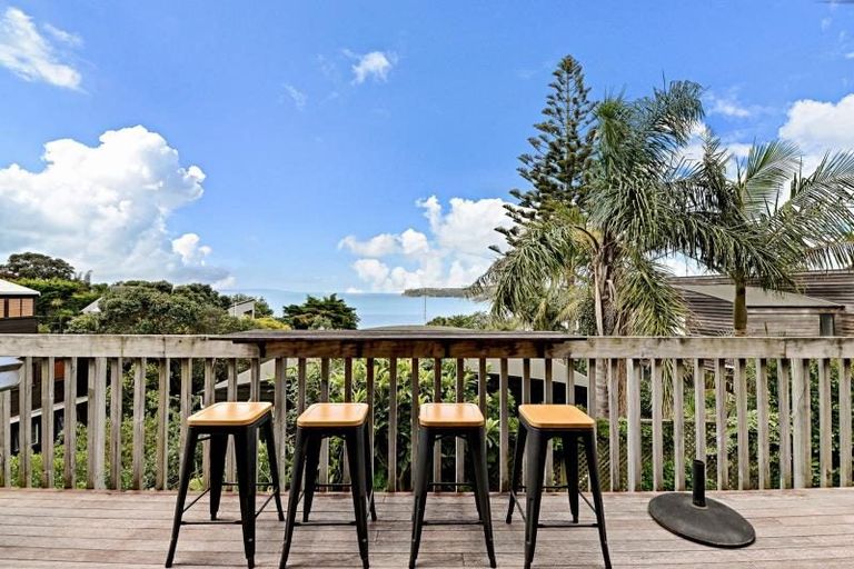 Photo of property in 15b Melandra Road, Stanmore Bay, Whangaparaoa, 0932
