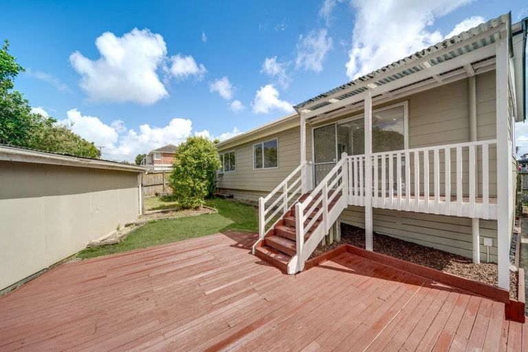 Photo of property in 2 Netherlands Avenue, Kelston, Auckland, 0602