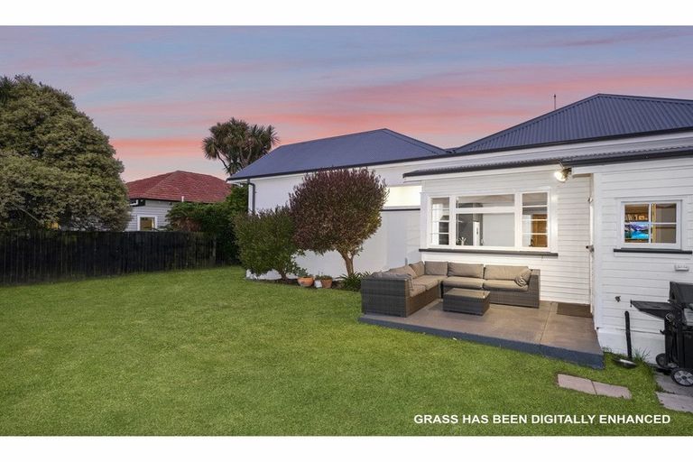 Photo of property in 169 Geraldine Street, Edgeware, Christchurch, 8013