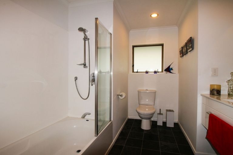 Photo of property in 18 Edwards Place, Terrace End, Palmerston North, 4410