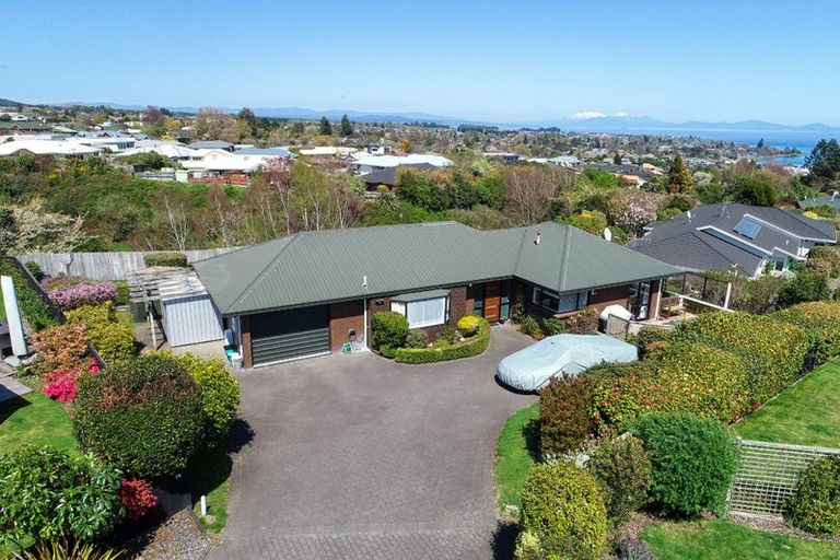 Photo of property in 79 Harvey Street, Waipahihi, Taupo, 3330