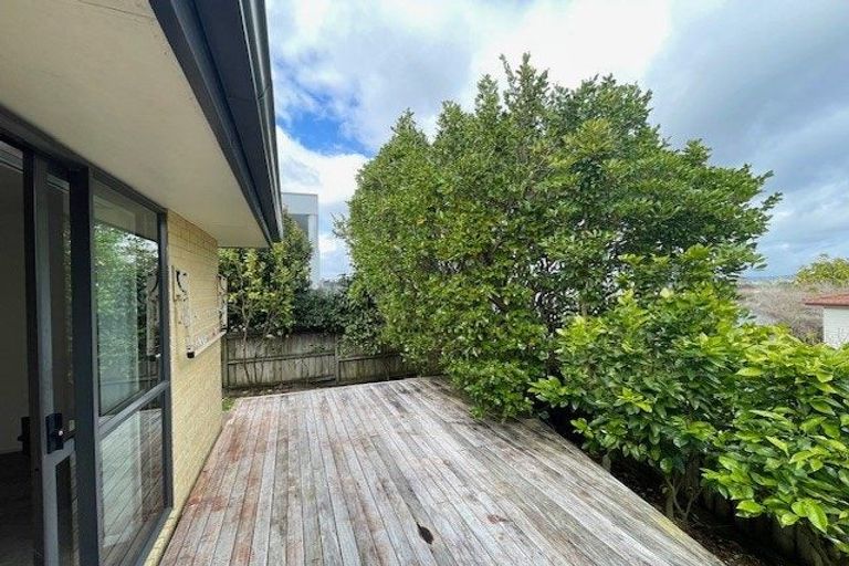Photo of property in 26 Mackwell Road, Fairview Heights, Auckland, 0632