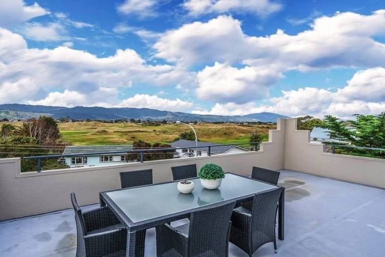 Photo of property in 55a Golf Road, Paraparaumu Beach, Paraparaumu, 5032