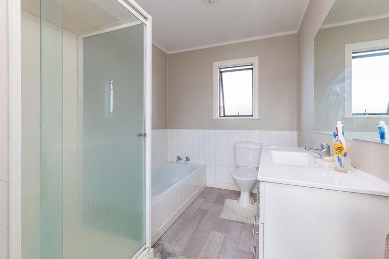 Photo of property in 2/40 Churchill Avenue, Manurewa, Auckland, 2102