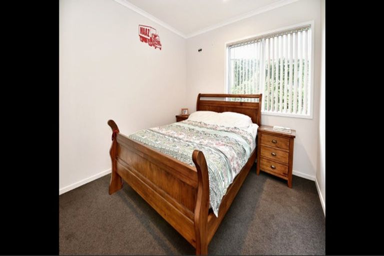 Photo of property in 780 East Coast Road, Oteha, Auckland, 0630